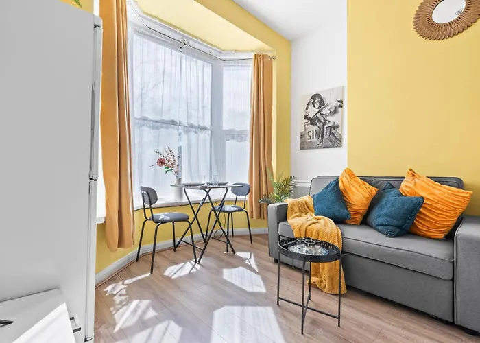 Cosy Entire Flat 5 Min From Citycentre Sleeps 4