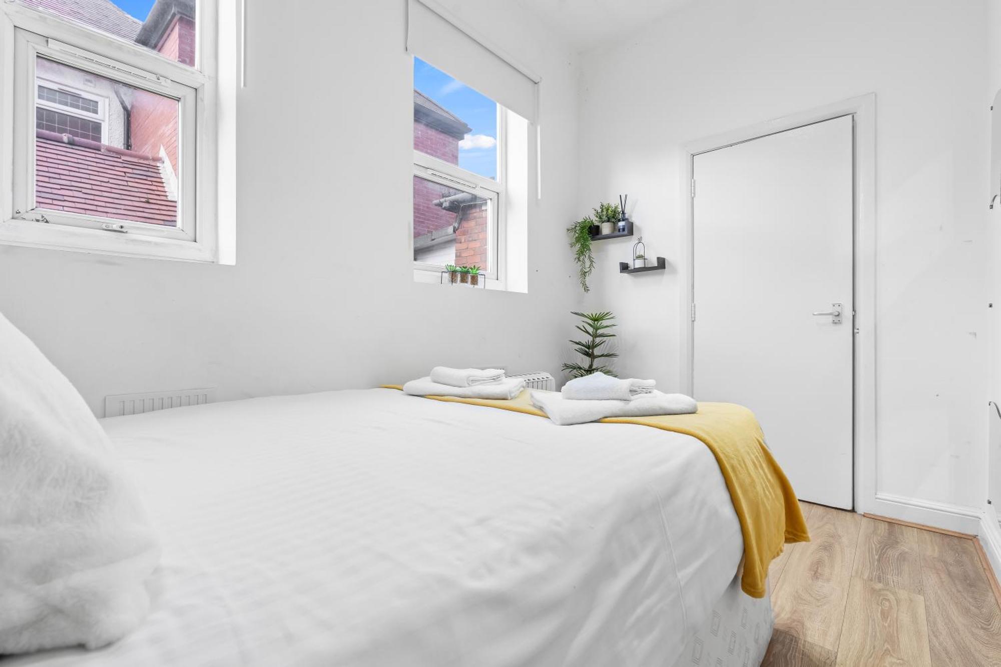 Cosy Entire Flat 5 Min From Citycentre Sleeps 4 *
