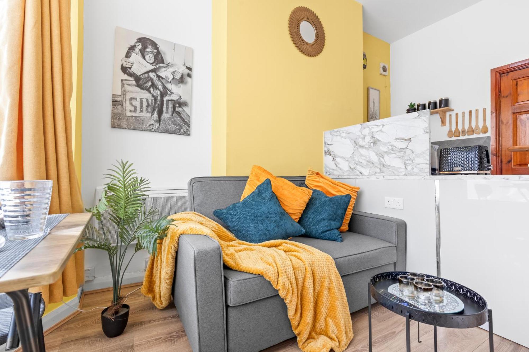 Cosy Entire Flat 5 Min From Citycentre Sleeps 4 Apartment
