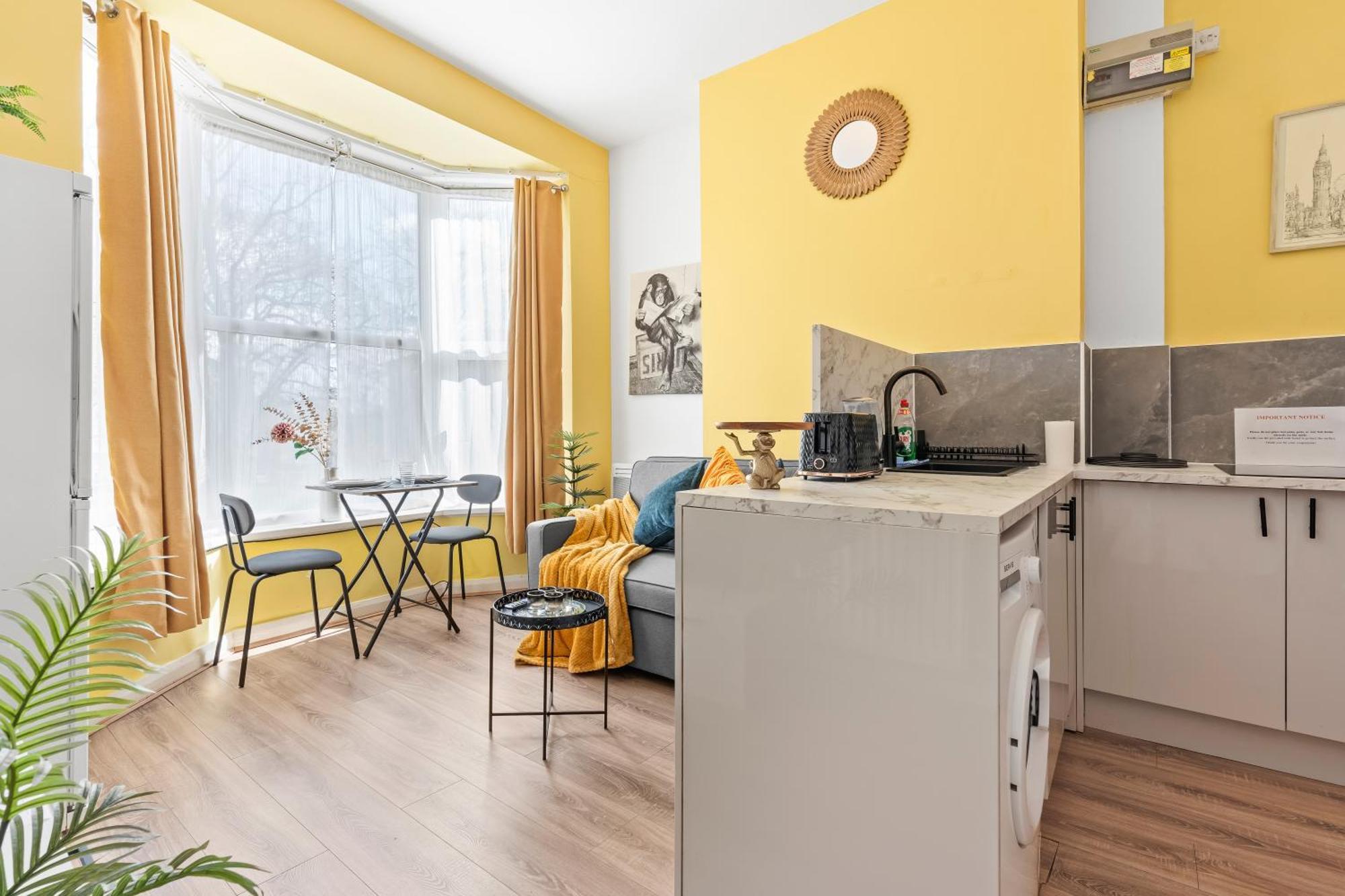 Cosy Entire Flat 5 Min From Citycentre Sleeps 4 Apartment *
